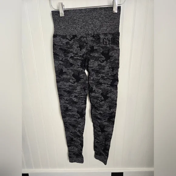 Gymshark Seamless Scrunch Butt Leggings | XS | Gray Camo - Picture 3 of 9
